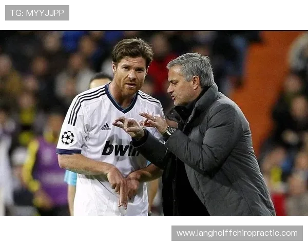 穆里尼奥在欧冠赛场的战术表现持续提升，彰显其作为足球战术大师的地位。