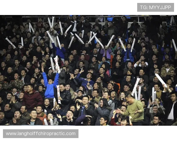 K联赛球迷狂热助威，主场氛围持续提升