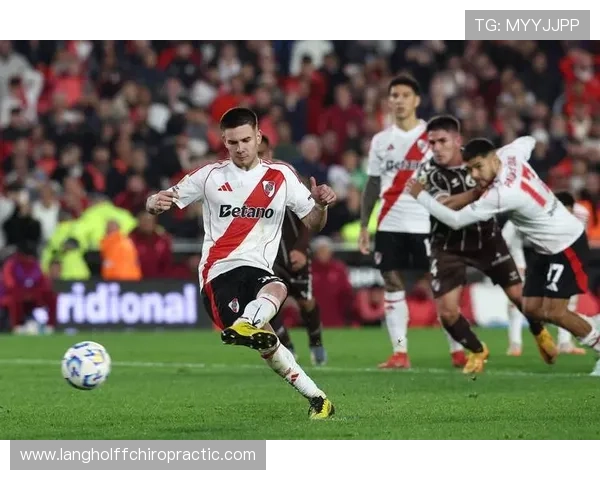 拉莫斯欧冠决赛对利物浦的争议行为与关键作用分析