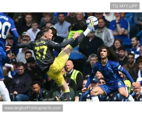 切尔西砸下重金后问题显现，当前状态波动对赛季表现带来挑战