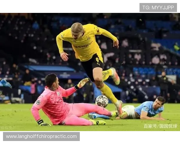 萨维奇防守风格解析:强硬拦截与位置感如何构筑后防核心 萨维奇防守风格解析:强硬拦截与位置感如何构筑后防核心