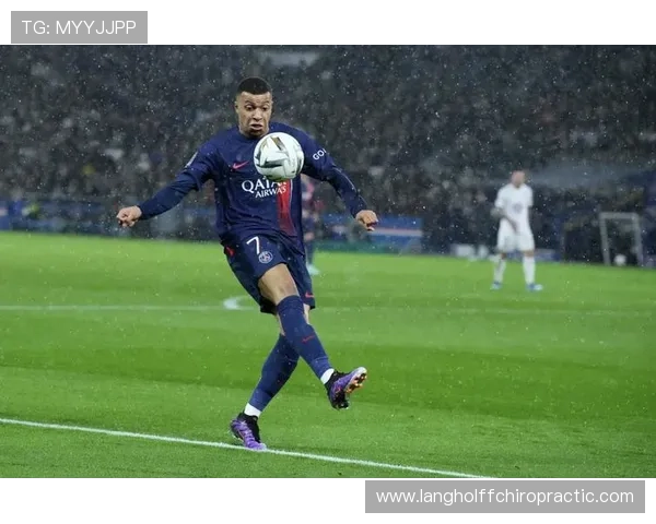 姆巴佩加盟皇马进攻体系变化,整体表现与竞争压力成新课题